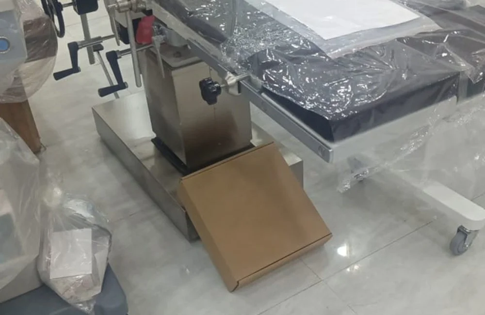 Reference equipment photograph for theatre tables & positioning